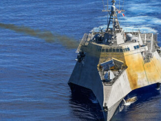 Littoral Combat Ship S Gabrielle Giffords (LCS 10) lanza un Naval Strike Missile