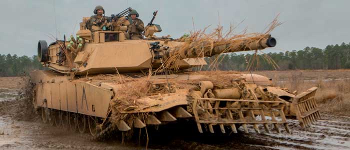 Carro de combate M1 Abrams con implemento antiminas