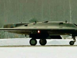 Sukhoi S-70 Okhotnik-B (Foto de TerHussein)