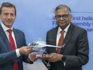 Guillaume Faury, director ejecutivo de Airbus (izqda.) y N. Chandrasekaran, presidente de Tata Group. (Foto: Airbus).